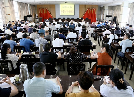 公司上半年經(jīng)濟運行分析會召開    陳嘉生作總結講話　　袁菊興主持并講話